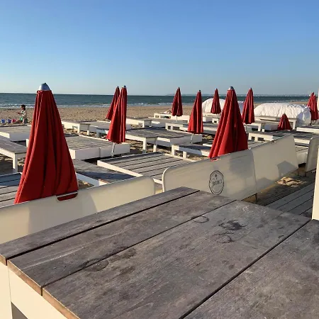 Grand Rez De Jardin-terrasse Avec Vue Sur La - 2 *