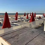 Grand Rez De Jardin-terrasse Avec Vue Sur La - 2 *