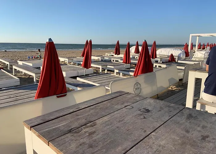 Grand Rez De Jardin-terrasse Avec Vue Sur La - 2 *