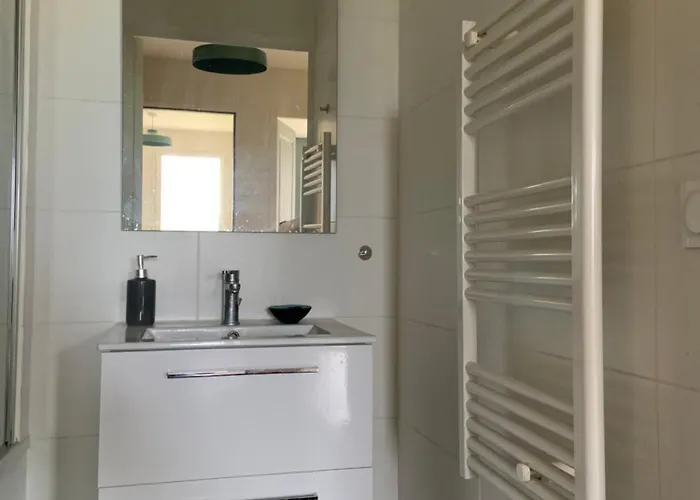 Grand Rez De Jardin-terrasse Avec Vue Sur La - 2